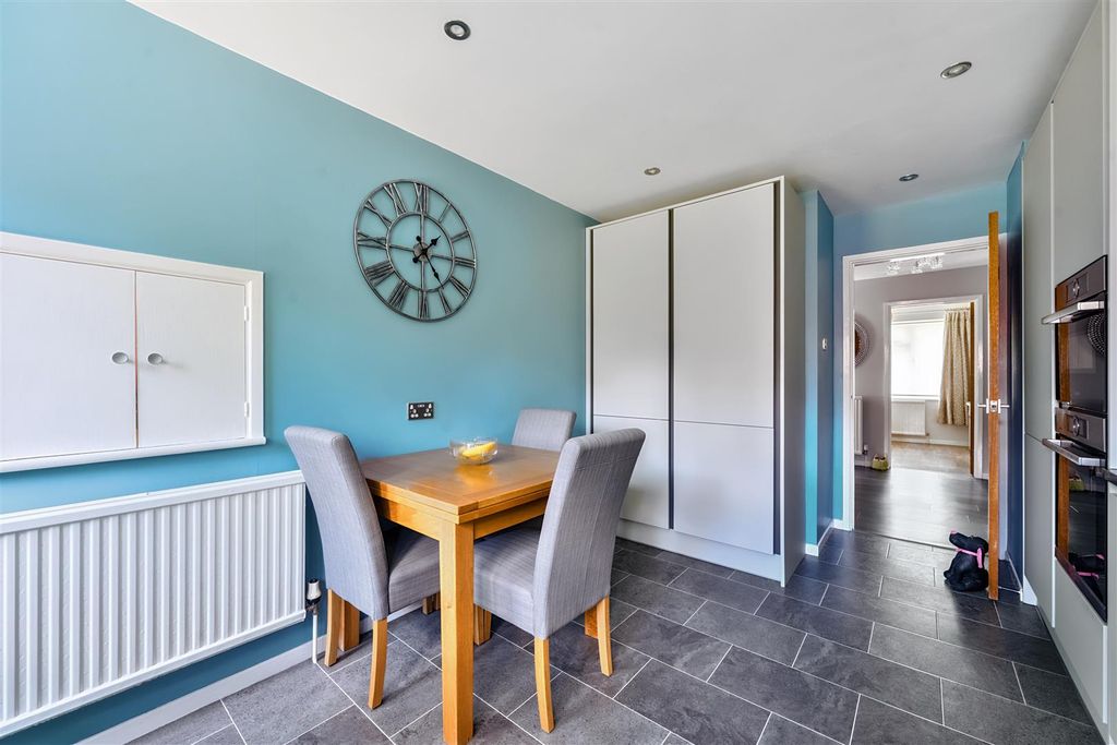 Additional image 5 of 3 bed detached bungalow for saleWiltshire Avenue, Crowthorne, Berkshire RG45