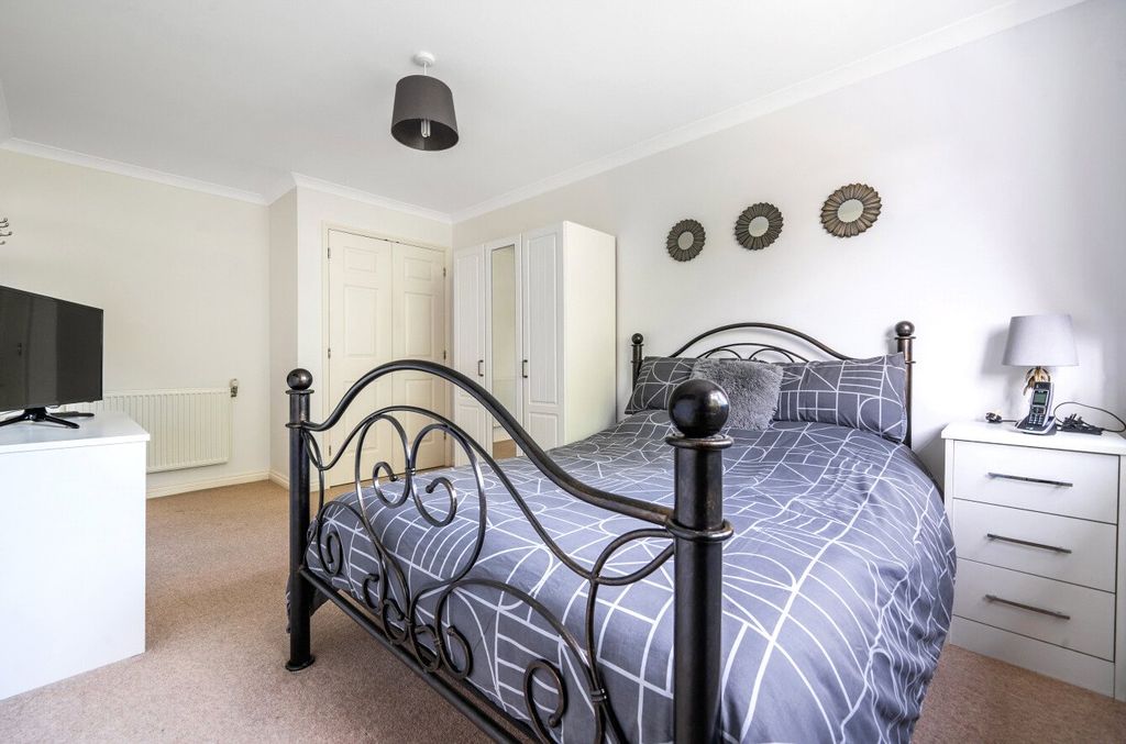 1 bed flat for saleDavy Place, Bracknell, Berkshire RG12 photo 5