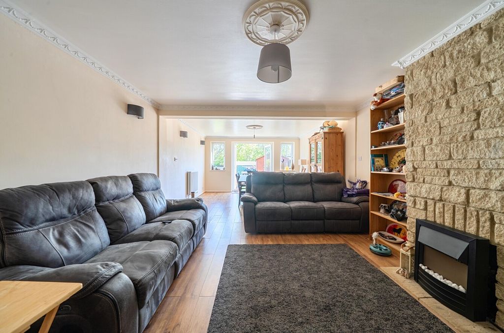 Additional image 3 of 5 bed detached house for sale9A, Highworth Road, Swindon SN3