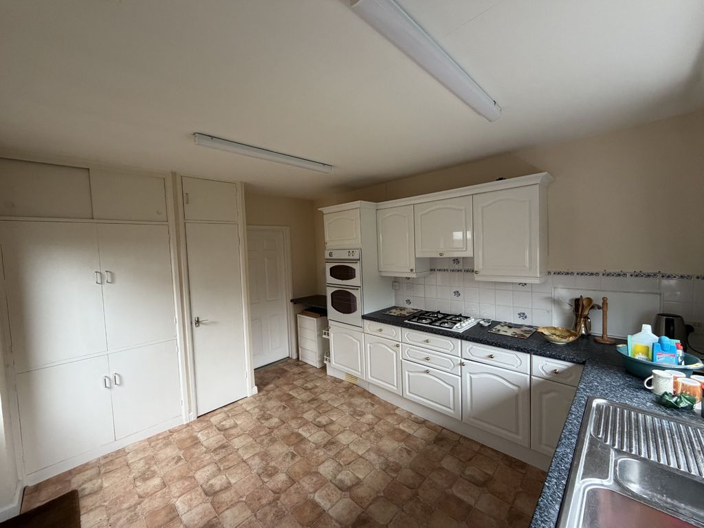 Additional image 3 of 2 bed detached bungalow for saleTollgate Road, Salisbury SP1