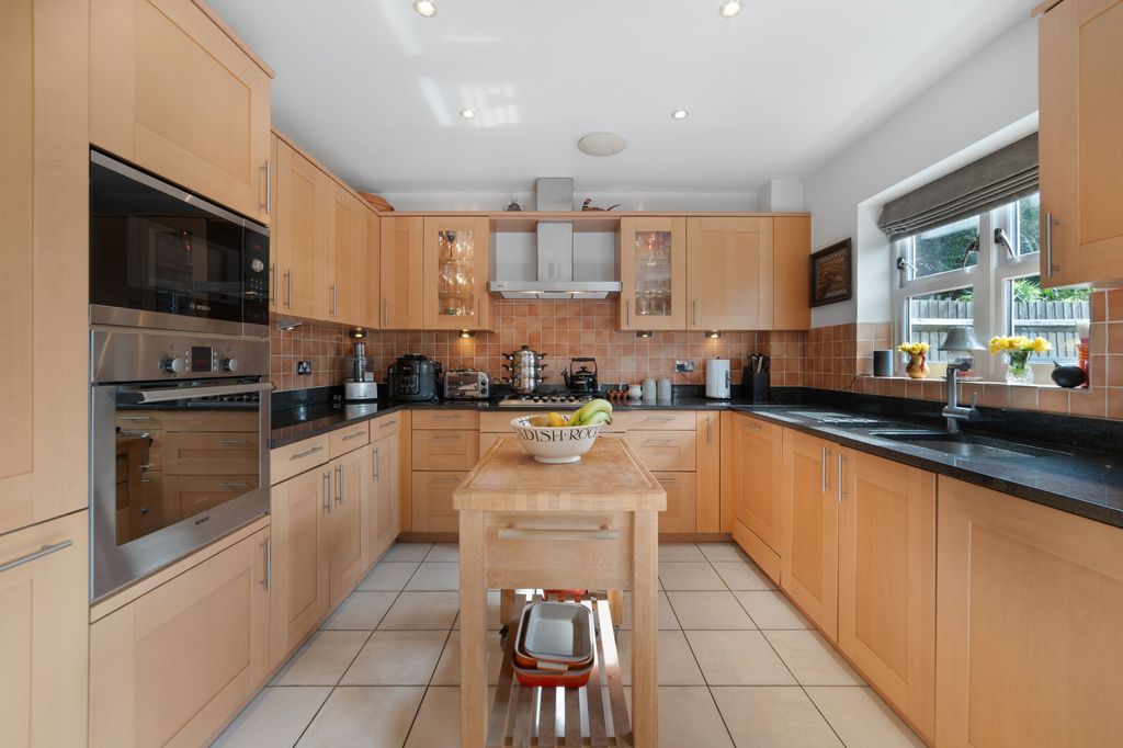 Additional image 3 of 3 bed terraced house for saleHighgrove Avenue, Ascot SL5