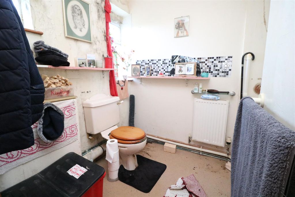 3 bed end terrace house for saleArnold Noad Corner, Southwick BA14 photo 5