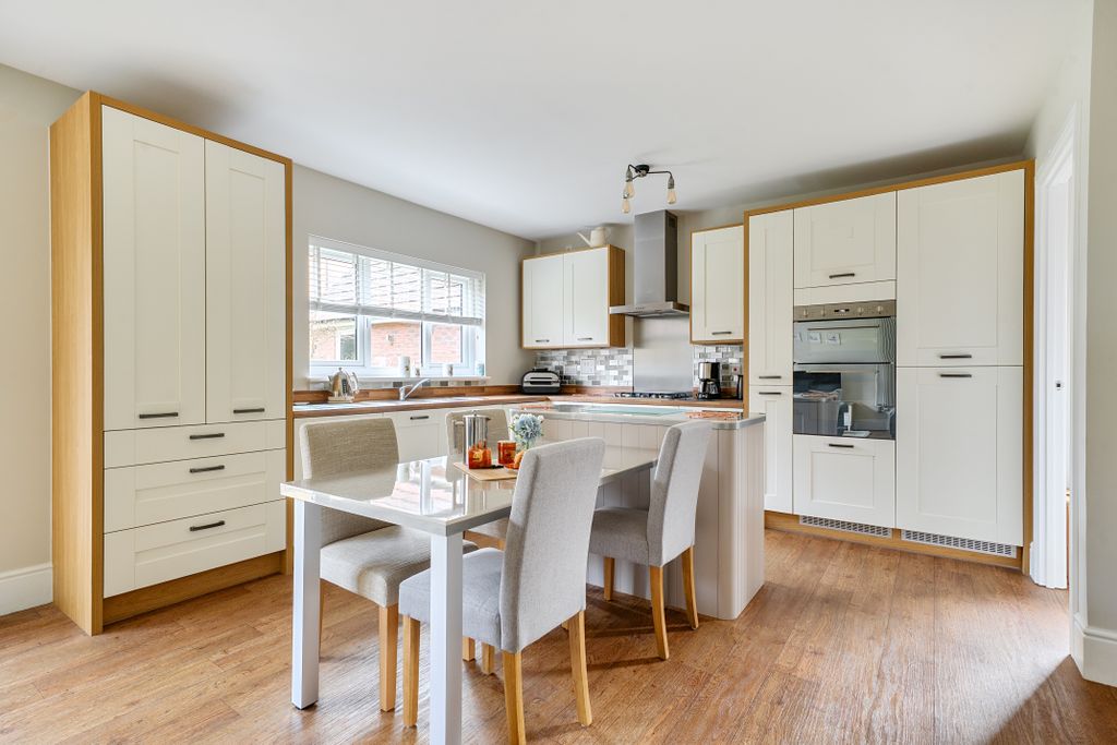 Additional image 3 of 4 bed detached house for saleLordswood, Swindon SN3