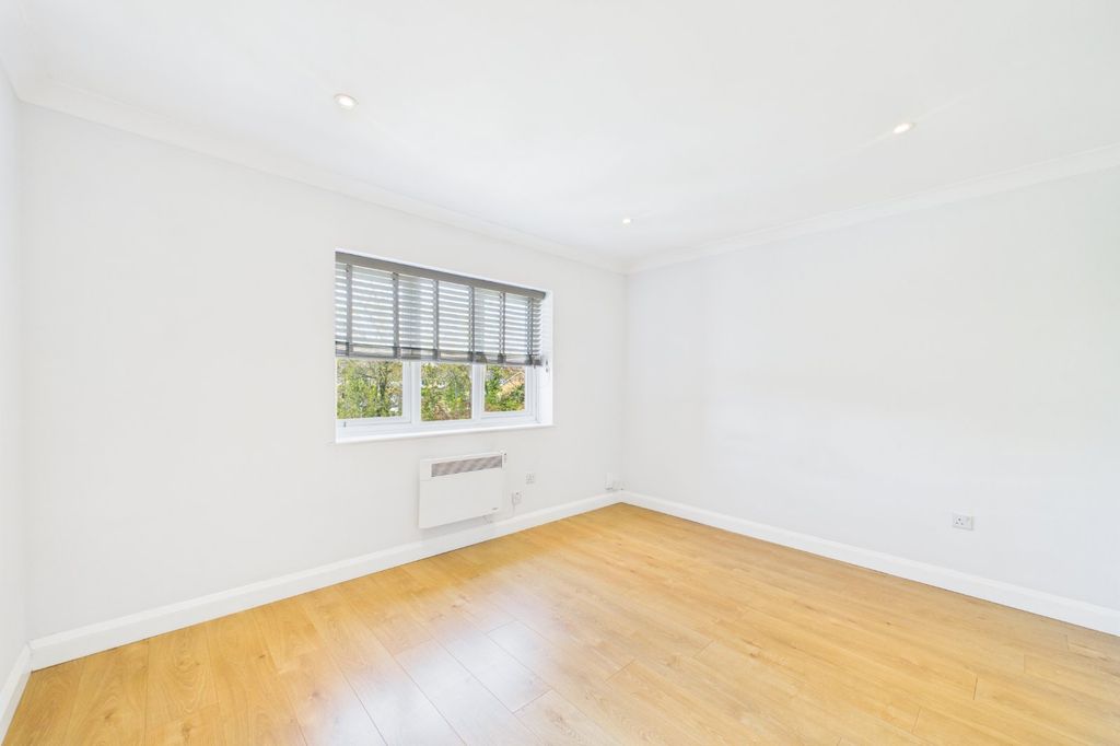 1 bed flat for saleSimmonds Close, Bracknell, Berkshire RG42 photo 5