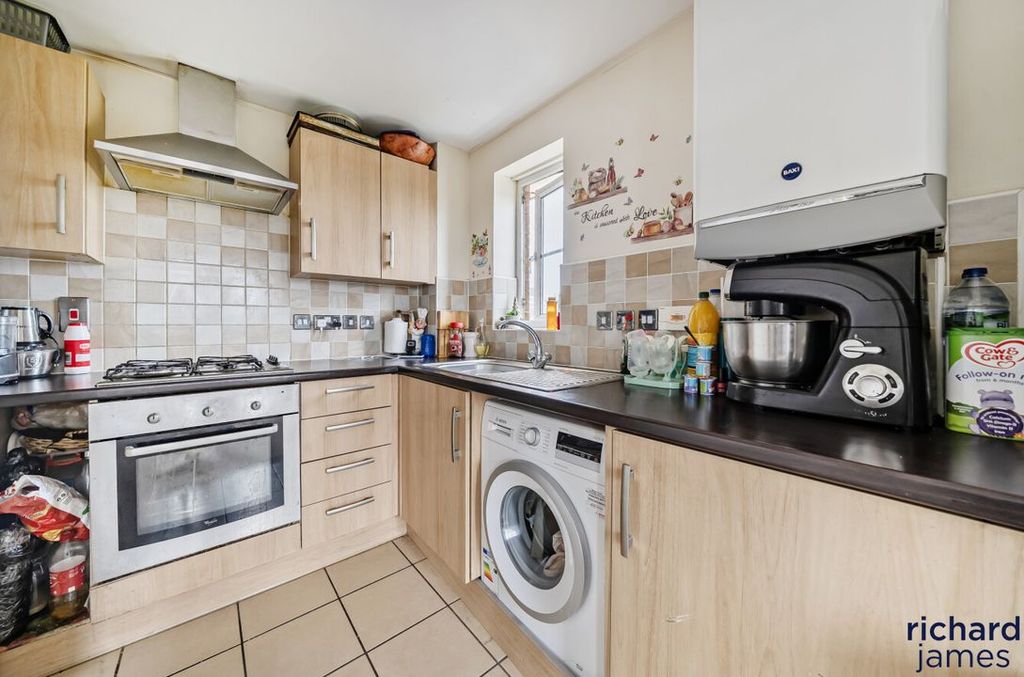 Additional image 3 of 2 bed flat for saleTwickenham Close, Stratton St Margaret, Swindon SN3