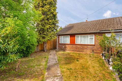 Broadlands, Hanworth TW13