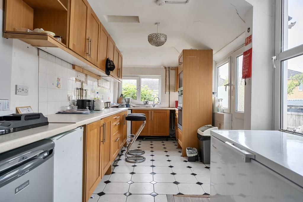 Additional image 3 of 5 bed semi-detached house for saleKingshill Road, Swindon SN1