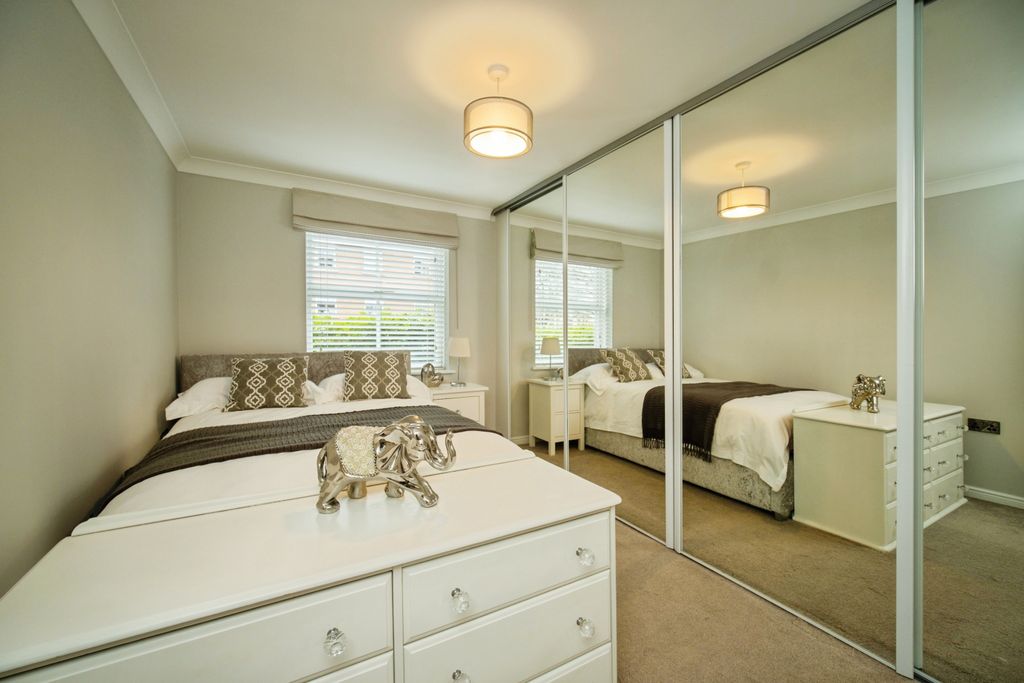 Additional image 3 of 2 bed flat for saleSycamore Rise, Bracknell RG12