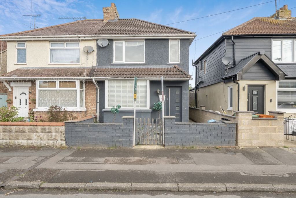 2 bed semi-detached house for saleHughes Street, Swindon SN2