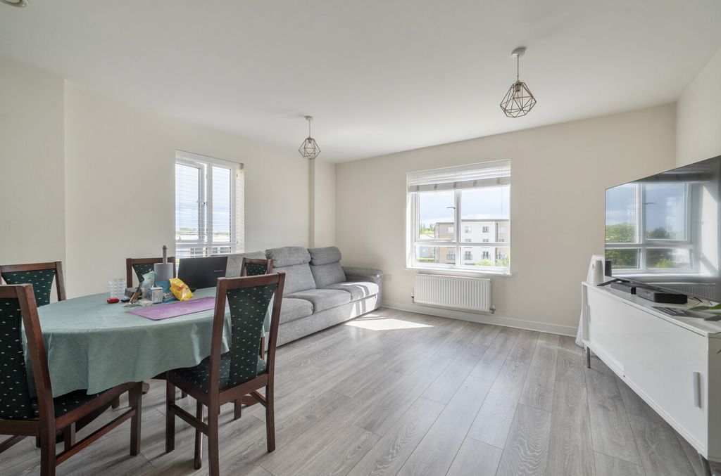 Additional image 5 of 2 bed flat for saleFleming Place, Bracknell RG12