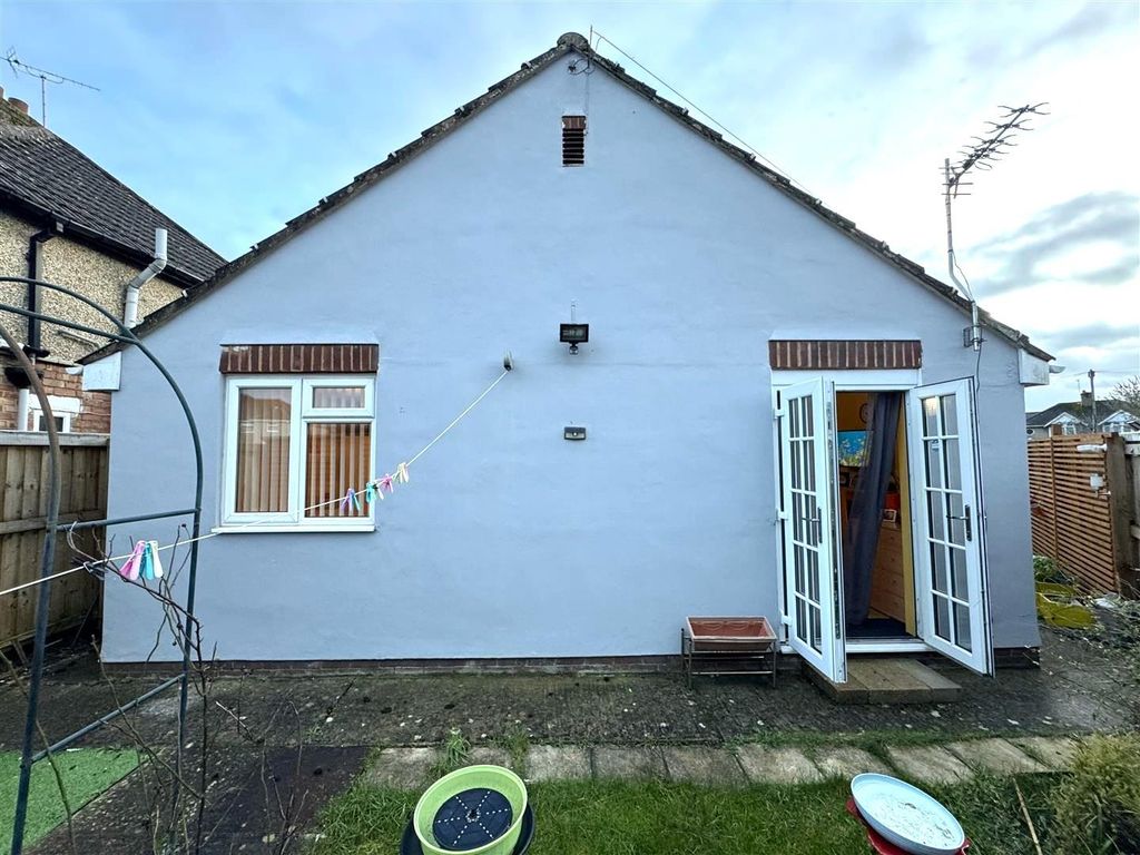 Additional image 15 of 3 bed detached bungalow for saleFairford Crescent, Upper Stratton, Swindon SN25