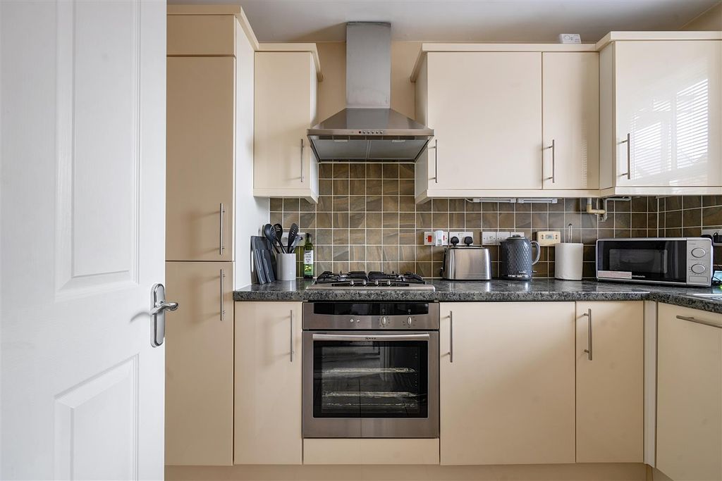 2 bed terraced house for saleWestminster Close, Devizes SN10 photo 4