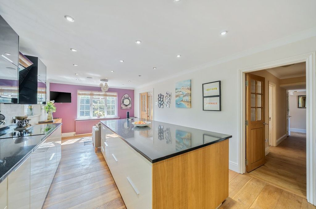 Additional image 7 of 5 bed detached house for saleNew Road, Chiseldon, Swindon SN4