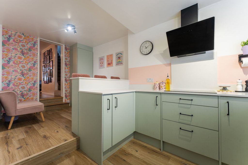 Additional image 3 of 4 bed terraced house for saleWyndham Road, Salisbury SP1
