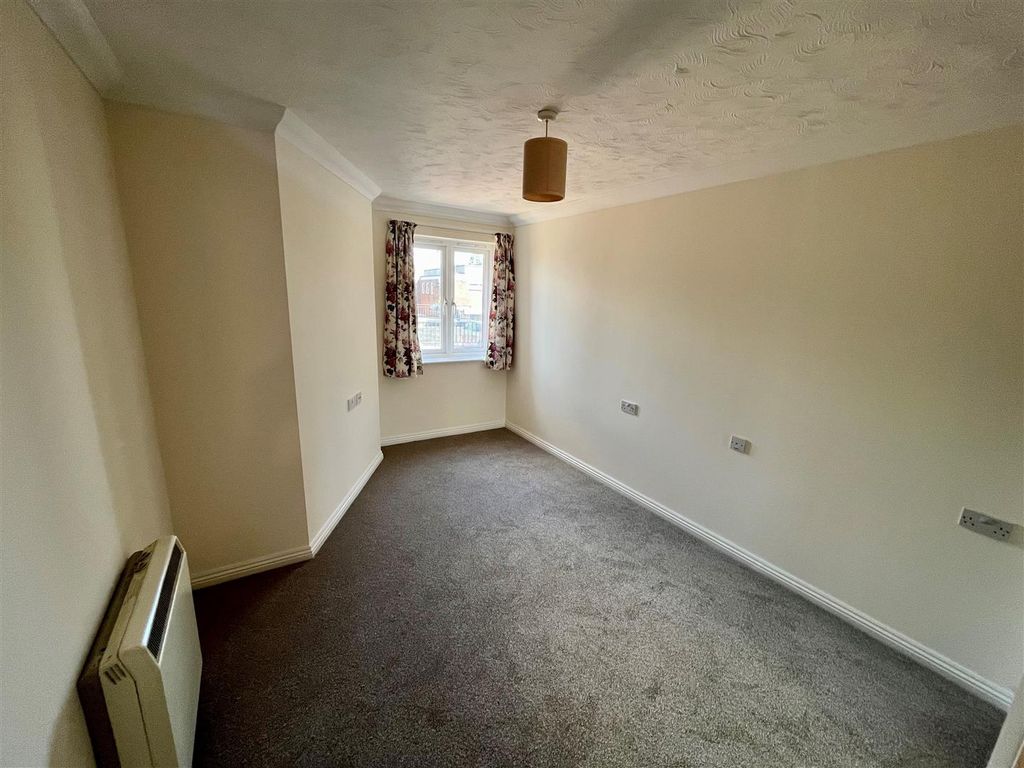 Additional image 3 of 1 bed flat for saleCastle Lodge, Gladstone Road, Chippenham SN15