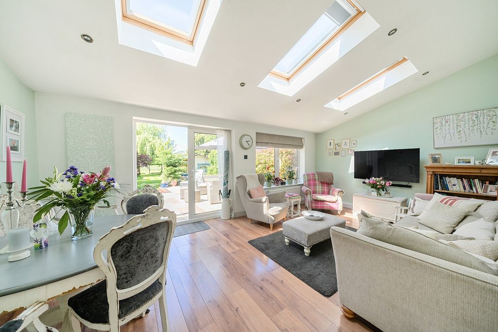 Additional image 9 of 3 bed semi-detached house for saleHatchet Lane, Windsor SL4