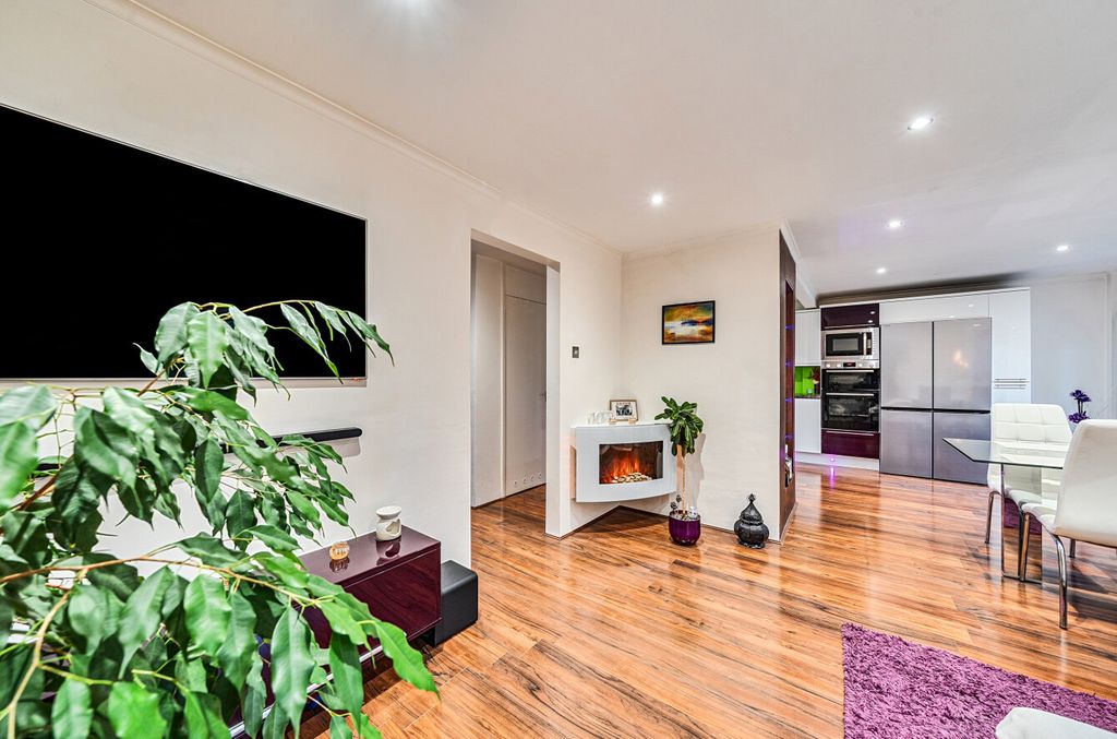 Additional image 6 of 3 bed terraced house for saleAysgarth, Bracknell, Berkshire RG12