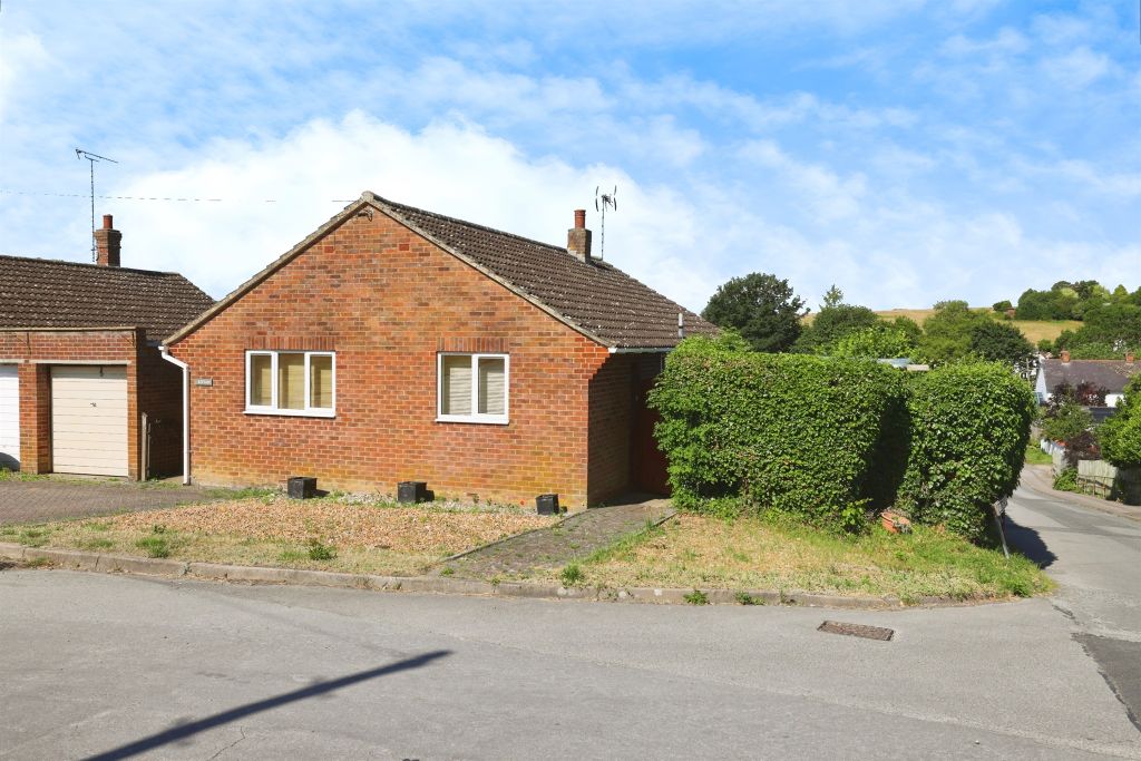 3 bed detached bungalow for saleUpper Backway, Shrewton, Salisbury SP3