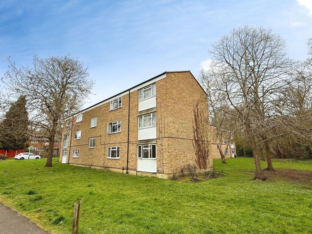 Additional image 8 of 2 bed flat for saleLydbury, Bracknell, Berkshire RG12