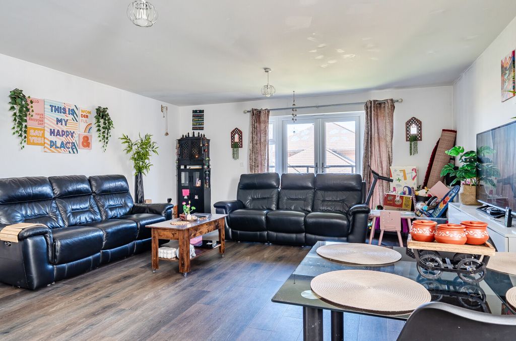 Additional image 9 of 2 bed flat for saleBroad Lane, Bracknell RG12