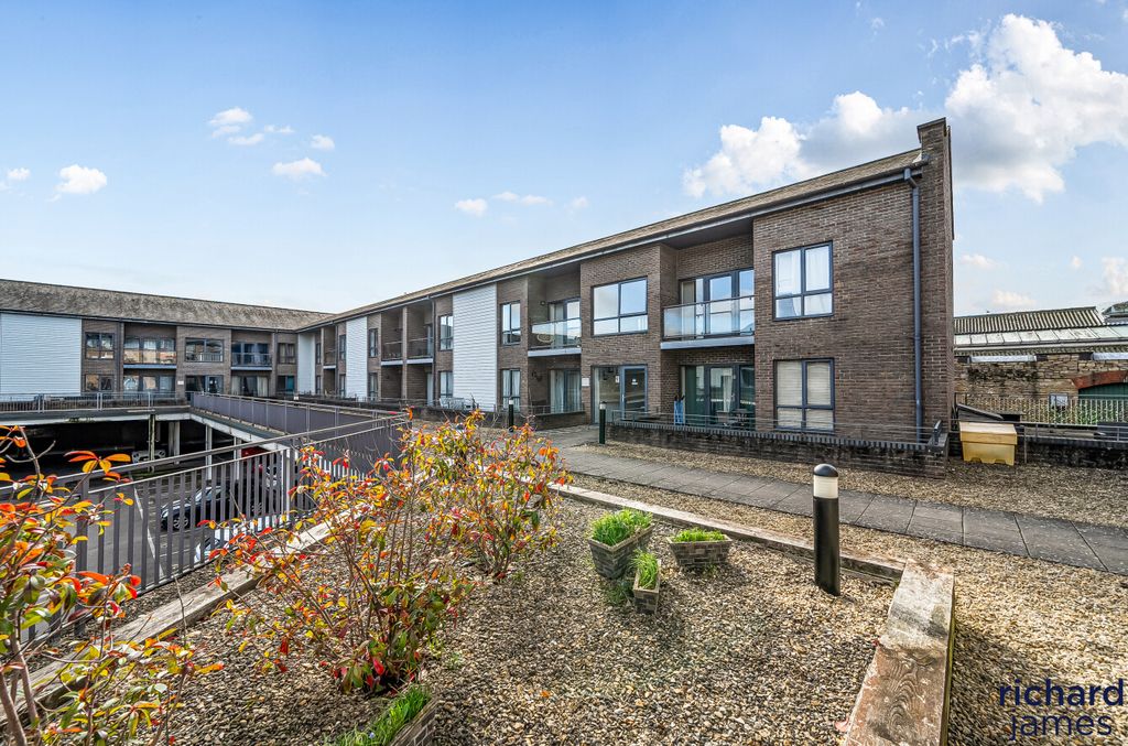 1 bed flat for saleRokeby House, Firefly Avenue, Swindon SN2