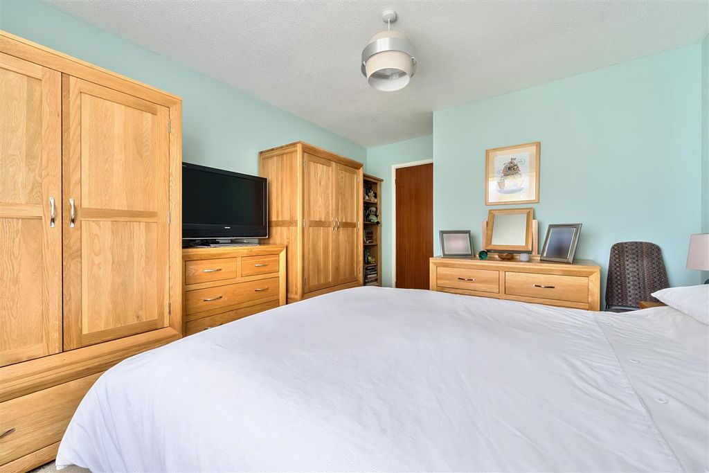 Additional image 11 of 3 bed detached bungalow for saleWiltshire Avenue, Crowthorne, Berkshire RG45