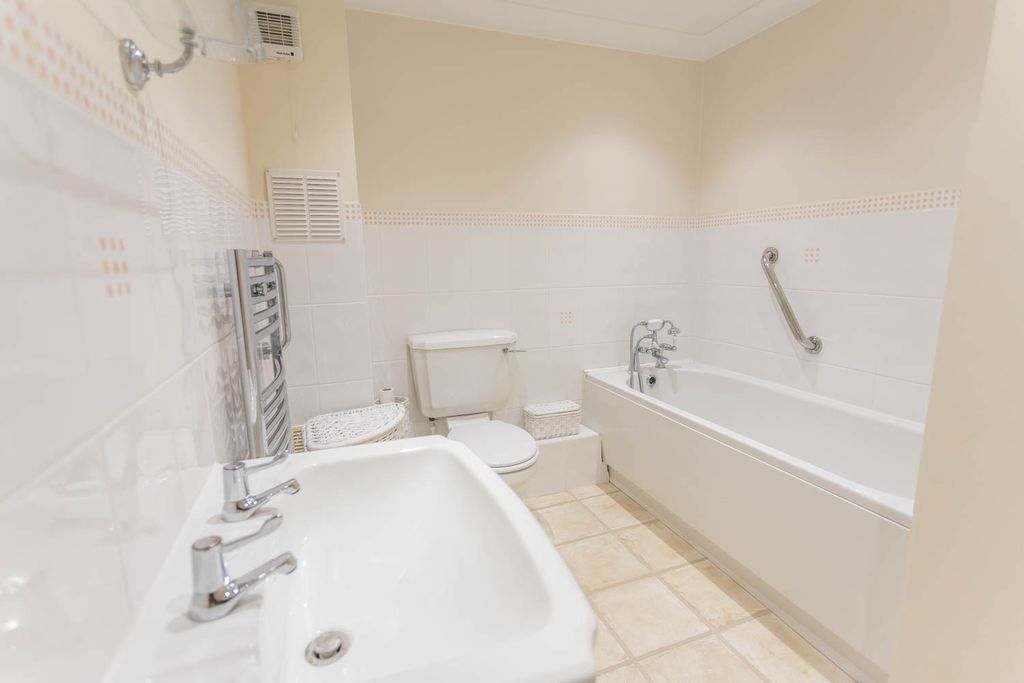 Additional image 7 of 1 bed property for saleSt Christophers Gardens, Ascot, Berkshire SL5
