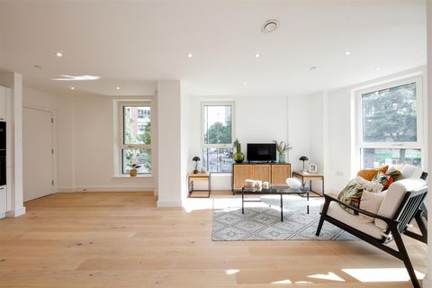 Escapade Place, Blackwall, London E14, New home