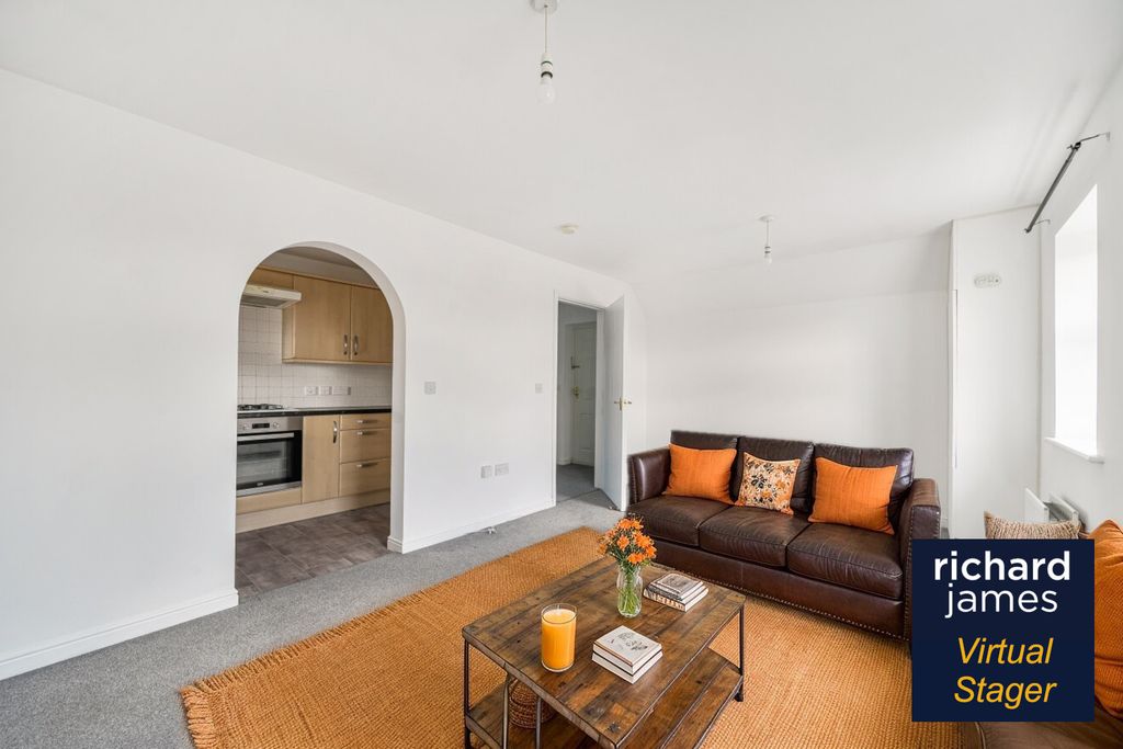 2 bed flat for saleRodbourne, Swindon SN2 photo 3