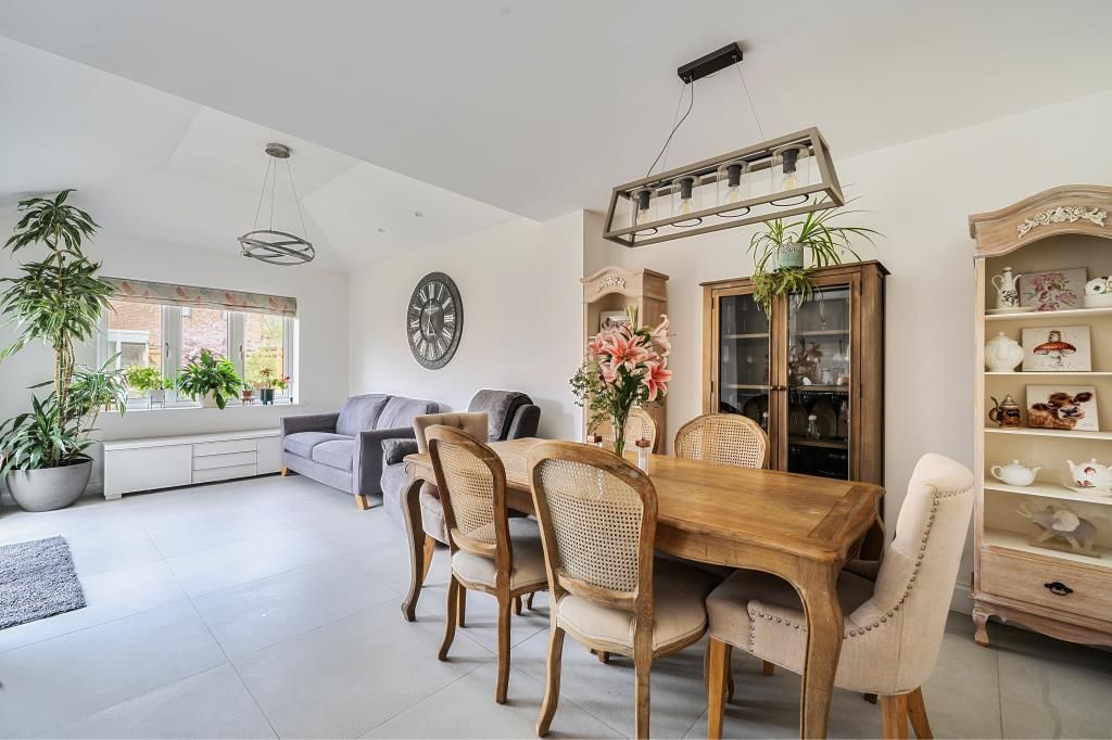 Additional image 6 of 5 bed detached house for saleAki Court, Blunsdon SN26