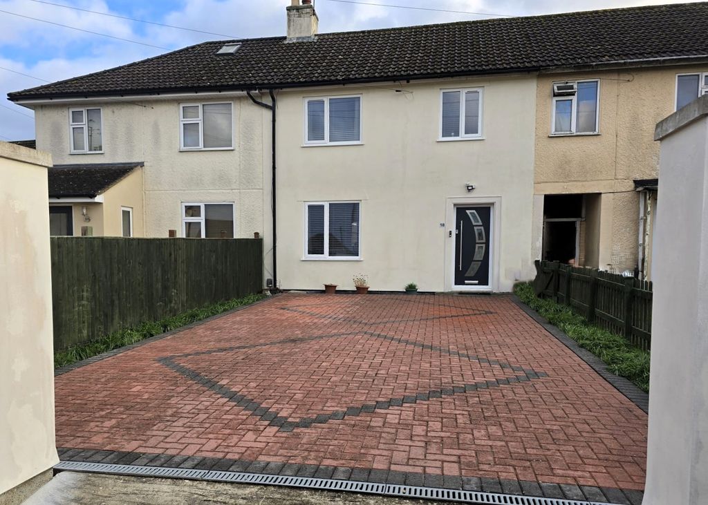 3 bed terraced house for saleCoronation Road, Wroughton, Swindon SN4