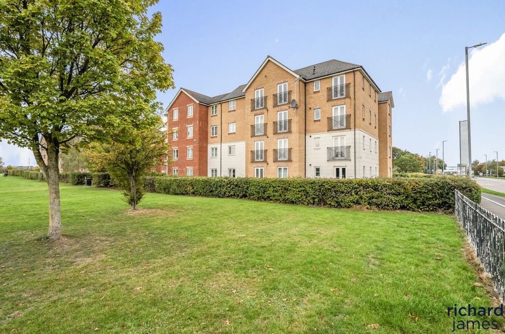 2 bed flat for saleTwickenham Close, Stratton St Margaret, Swindon SN3