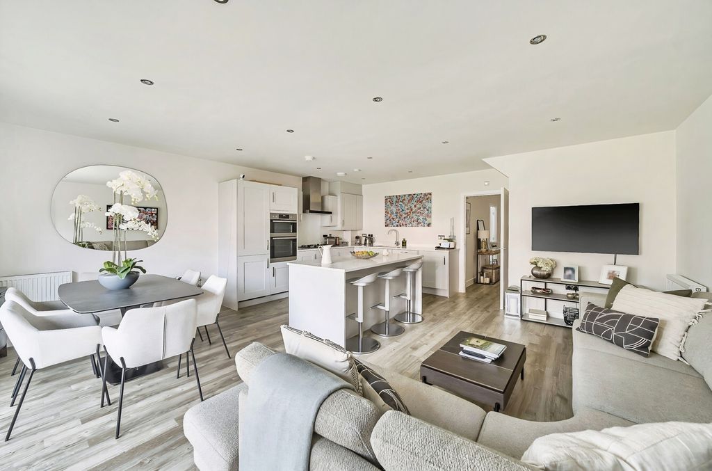 4 bed semi-detached house for saleBeaufort Park, Wokingham, Berkshire RG40