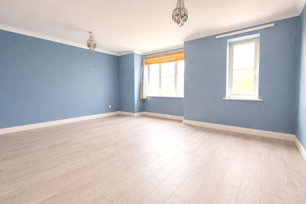 2 bed flat for saleAnders Corner, Bracknell, Berkshire RG42 photo 2
