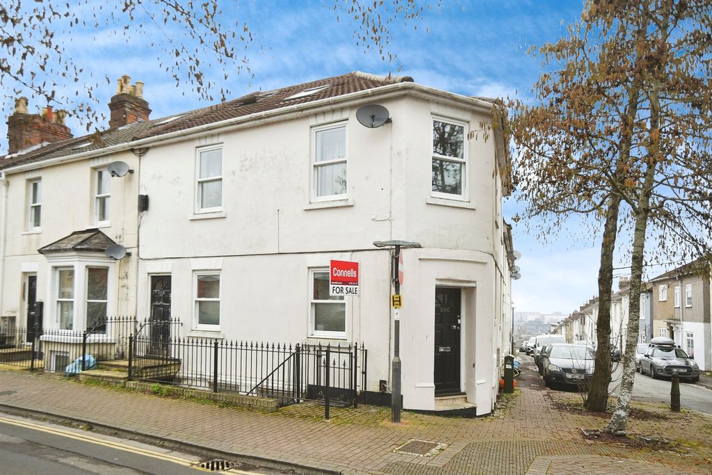 2 bed flat for saleNorth Street, Swindon SN1