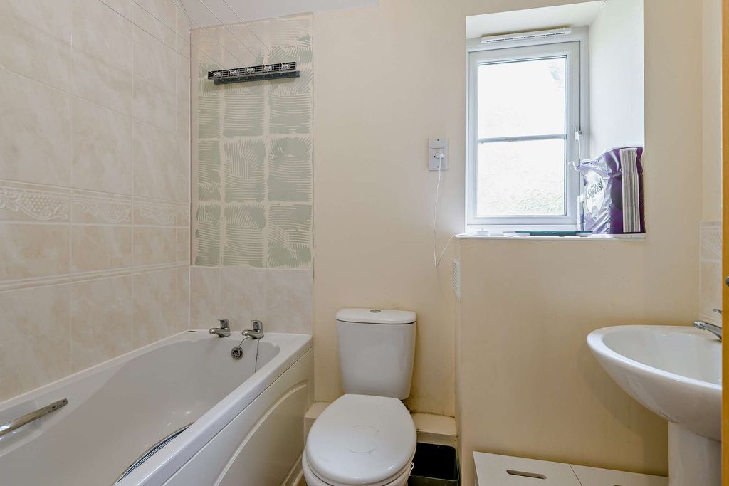 Additional image 19 of 2 bed flat for saleErmin Mews, Swindon SN3