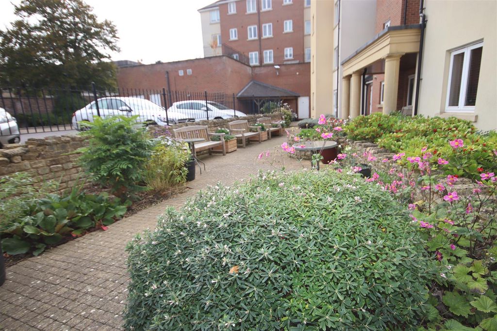 Additional image 11 of 1 bed flat for saleCastle Lodge, Gladstone Road, Chippenham SN15