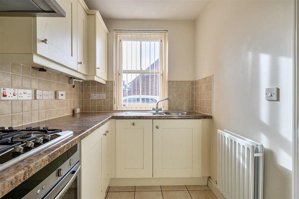 2 bed terraced house for saleWestminster Close, Devizes SN10 photo 3