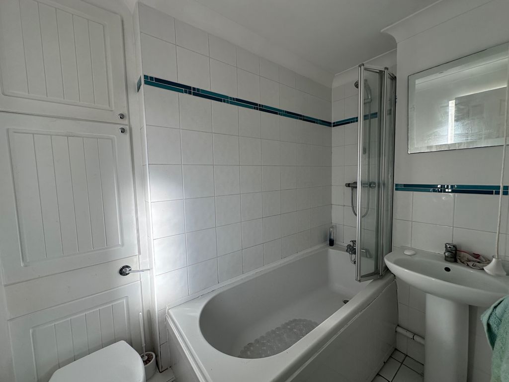 Additional image 4 of 1 bed flat for saleUpshire Gardens, Bracknell RG12