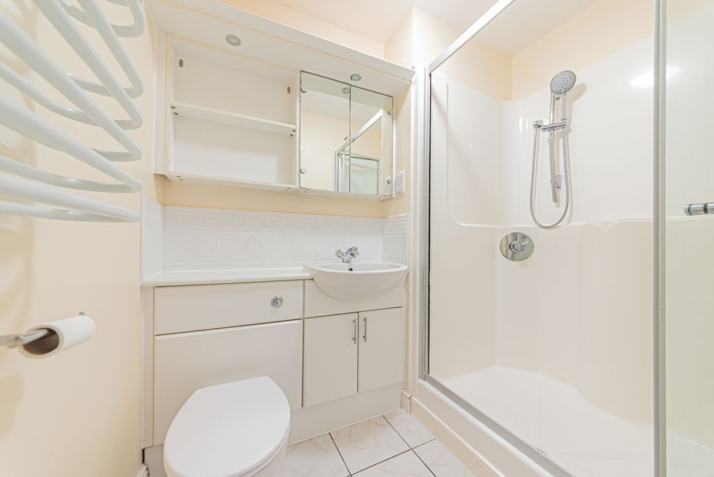 Additional image 3 of 2 bed flat for saleLondon Road, Ascot SL5