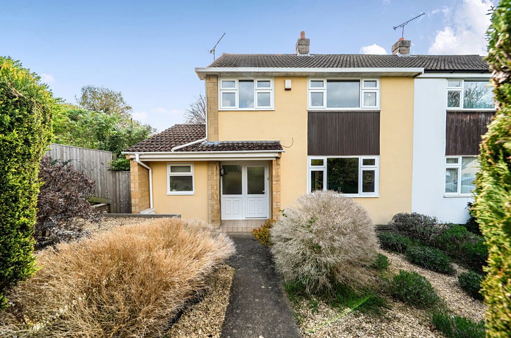 3 bed semi-detached house for saleSandringham Road, Swindon SN3