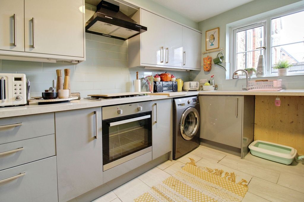 Additional image 4 of 2 bed flat for saleBath Road, Swindon SN1
