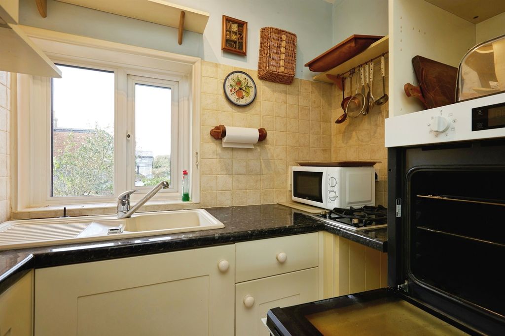 Additional image 9 of 1 bed flat for saleSt. Edwards Court, Shaftesbury SP7