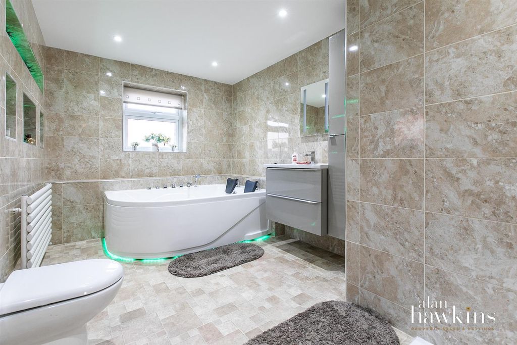 Additional image 10 of 4 bed detached house for saleHigh Mead, Woodshaw, Royal Wootton Bassett SN4