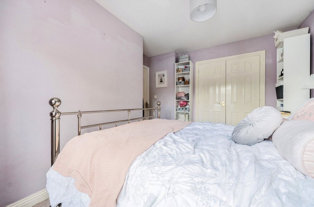Additional image 5 of 2 bed flat for saleRoebuck Estate, Binfield, Bracknell, Berkshire RG42