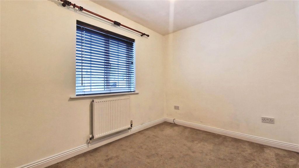 Additional image 9 of 2 bed flat for saleRoebuck Estate, Binfield, Bracknell, Berkshire RG42