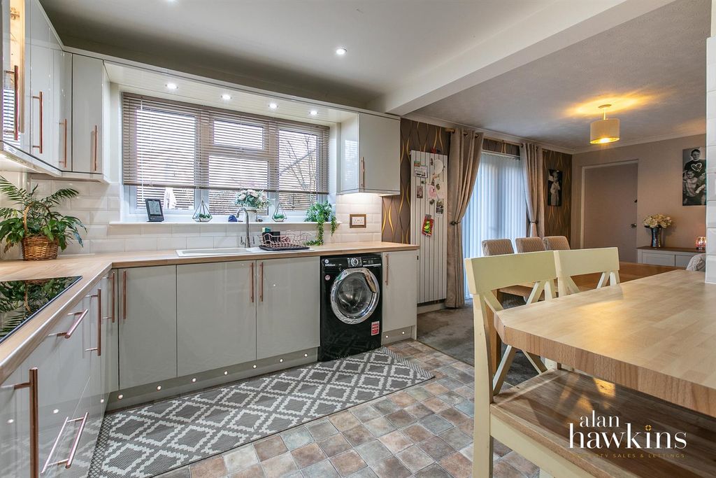 Additional image 6 of 4 bed detached house for saleHigh Mead, Woodshaw, Royal Wootton Bassett SN4