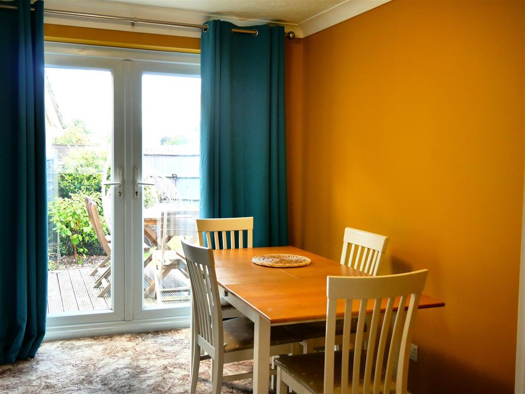 3 bed detached house for saleWesterham Walk, Calne SN11 photo 5