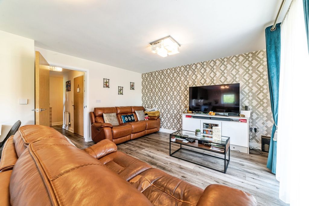 Additional image 8 of 2 bed flat for saleWebster Close, Bracknell, Berkshire RG12