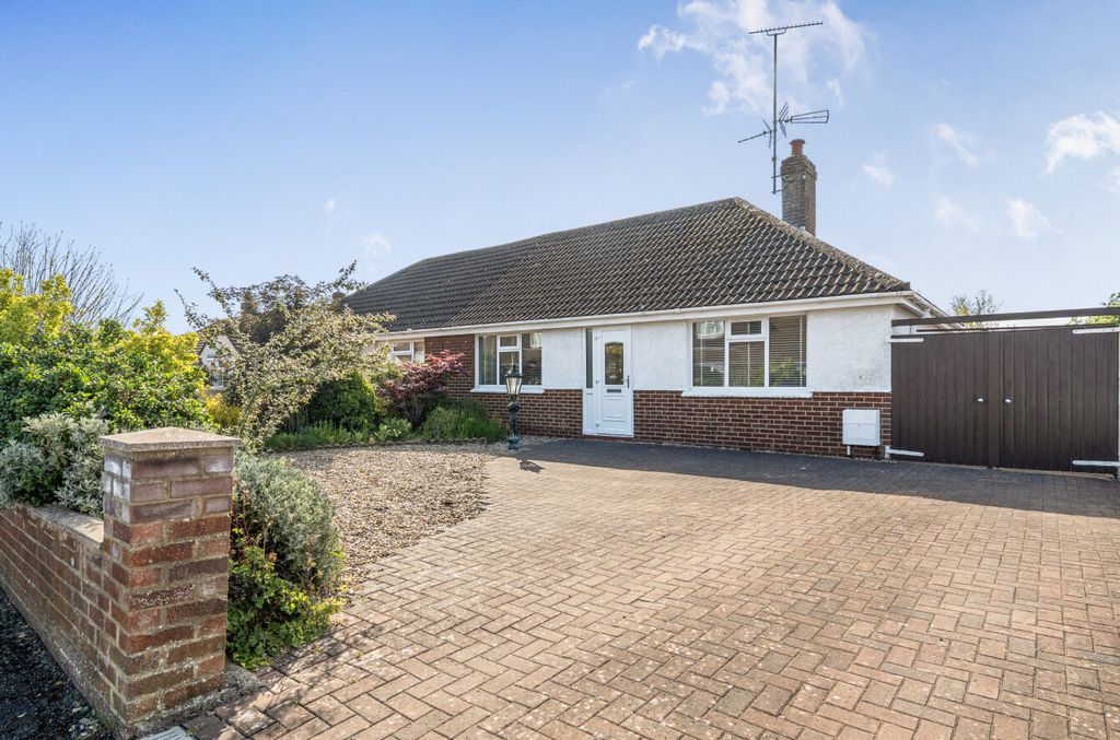 2 bed bungalow for saleCastleview Road, Stratton St Margaret, Swindon SN3